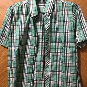 Short sleeve button up